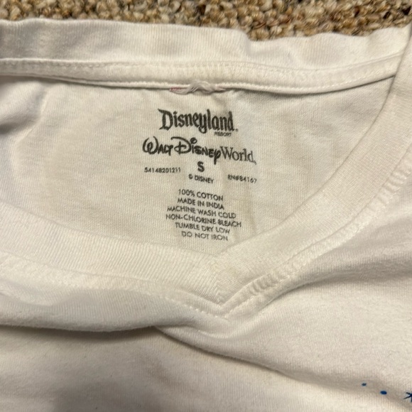 Walt Disney DVC Member short sleeve t-shirt - Picture 3 of 4